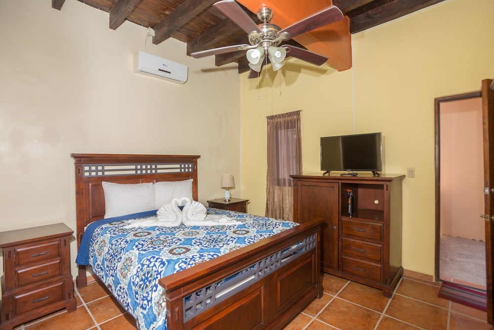 Caribbean Breeze 6b 2 Bedroom Condo by RedAwning view 4