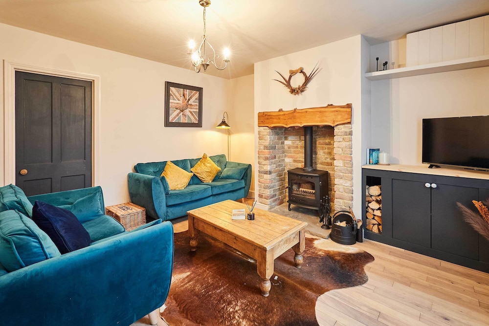 Host Stay Daisy Cottage