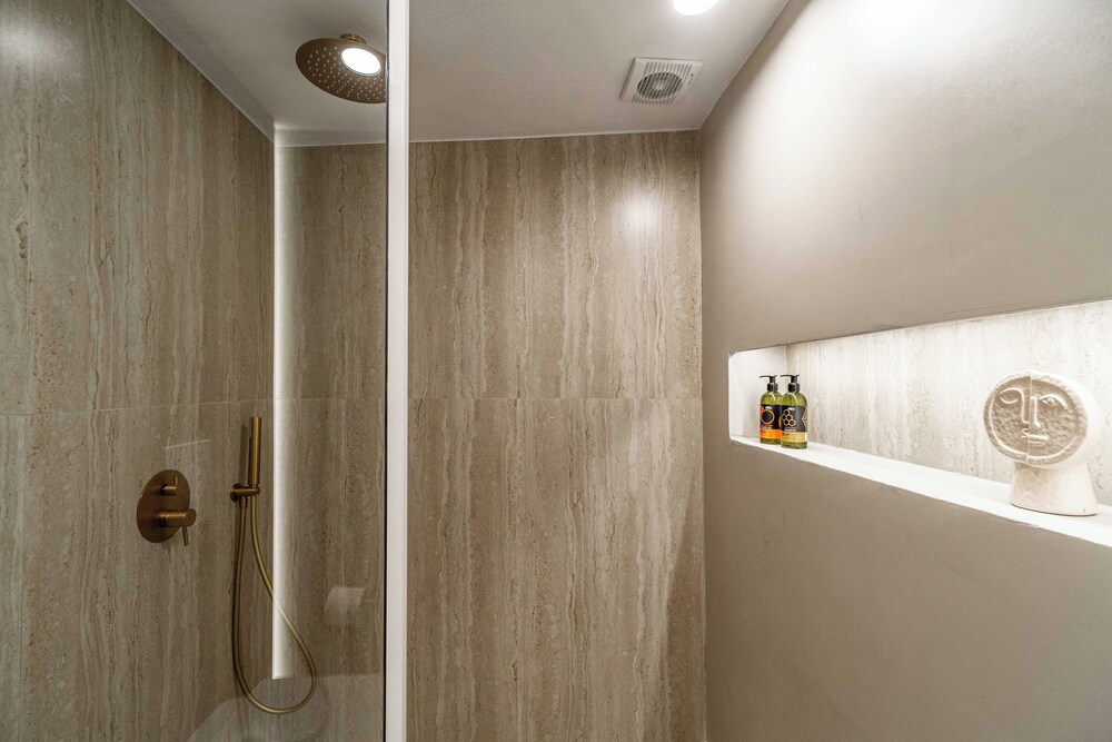 Lithinon Luxury Suites