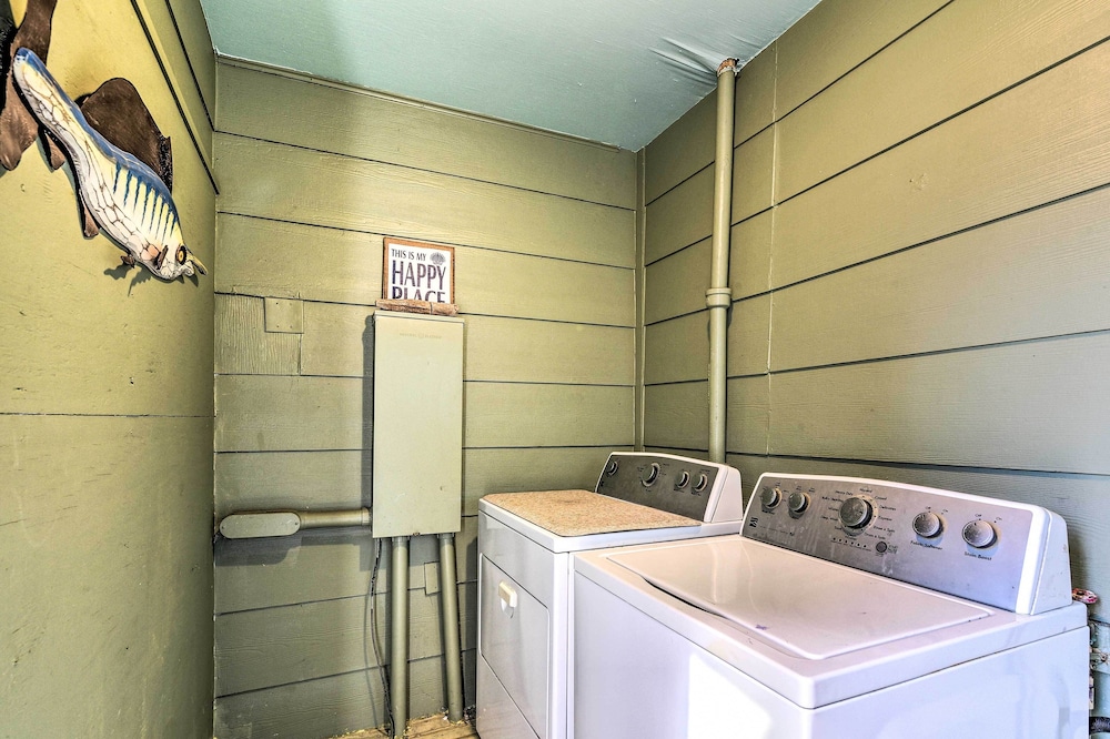 Historic Galveston Hideaway, Walk to the Beach!