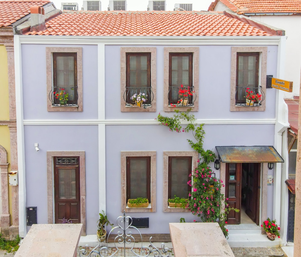 Hotel Bouti Ayvalık - Image 1