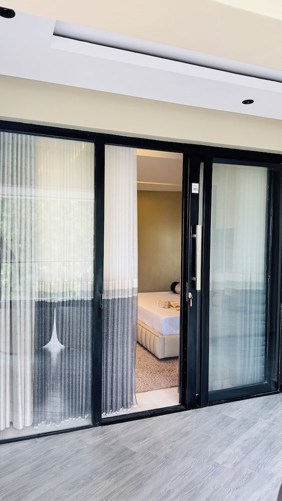 SAFE HEAVEN ROOMS