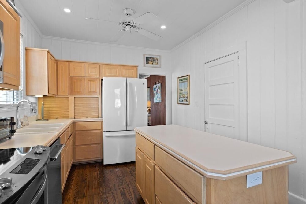 Sunset Shores 5 Bedroom Home