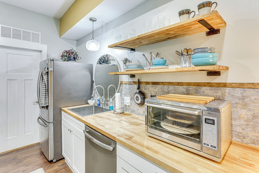 6 Mi to Downtown: Apartment in Chattanooga!