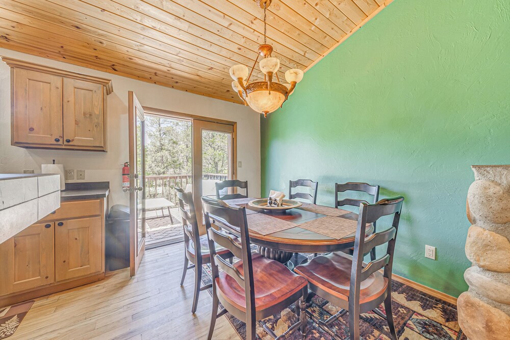 < 2 Mi to Midtown Ruidoso: Forest-view Sanctuary!