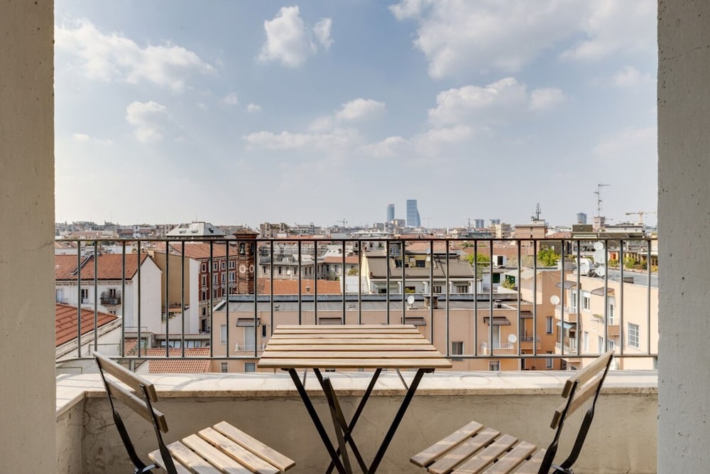 Cozy Penthouse With Stunning View Balcony en Milan