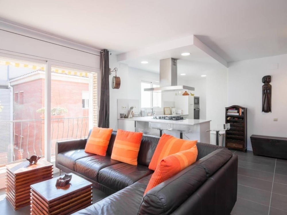 Sunny Apartment 3 Blocks to the Beach