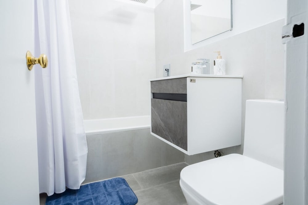 49-4a Prime Midtown Newly 2BR WD
