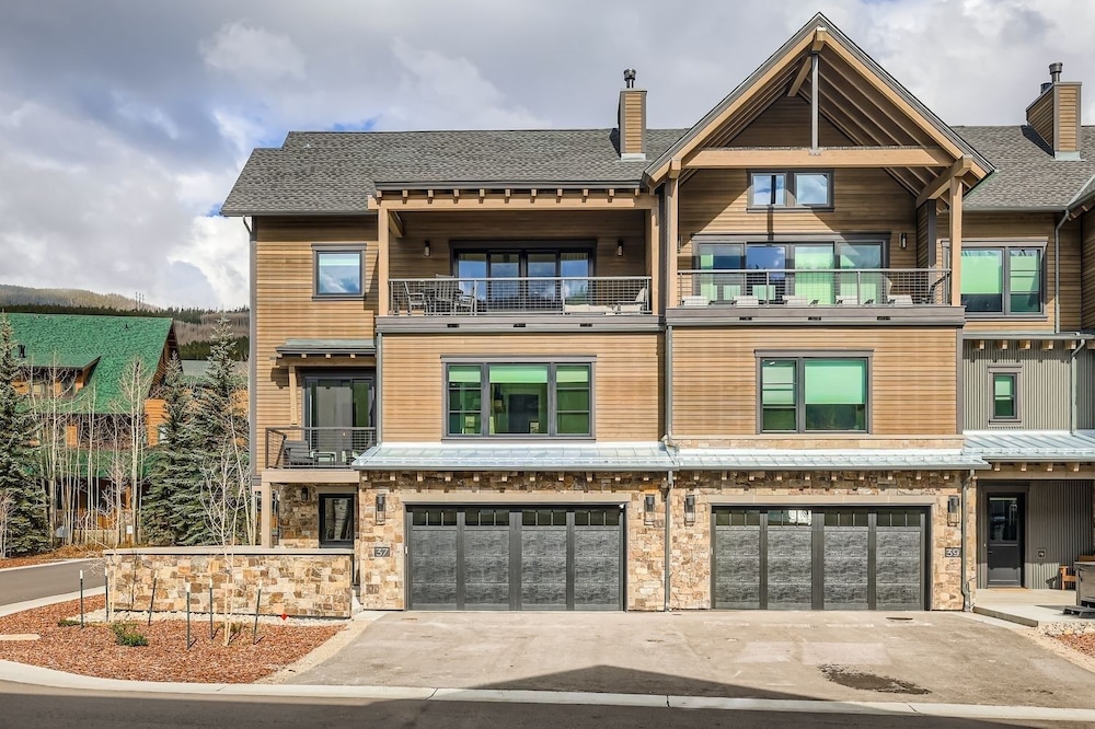 37 Alcove 3 Bedroom Townhouse