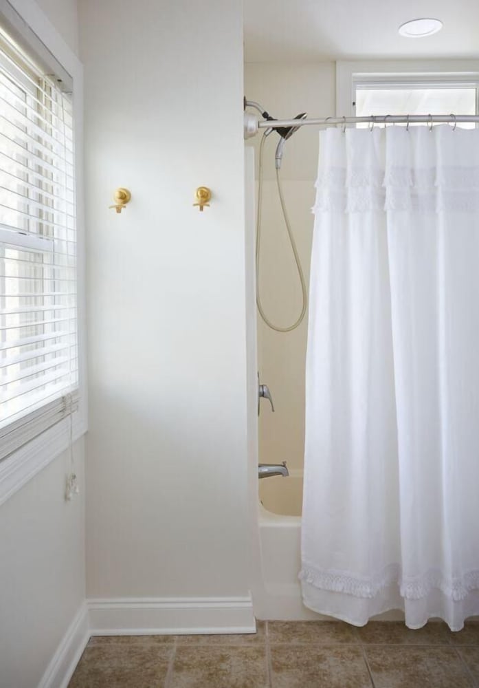 May River Breeze! 3-story Townhouse in Old Town's Promenade