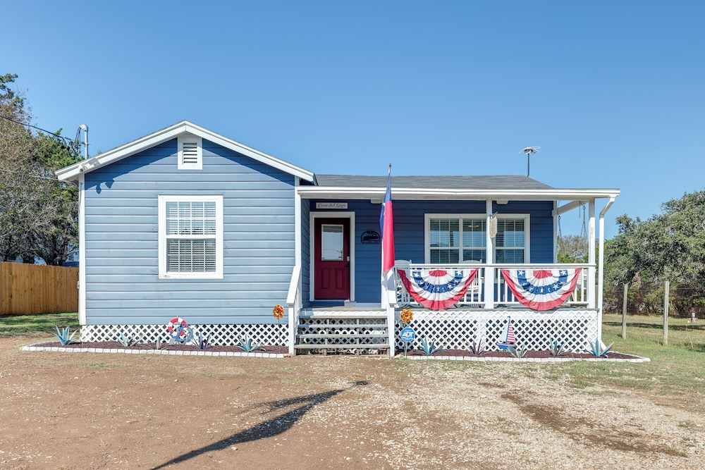Peaceful Canyon Lake Retreat at Casa del Lago!