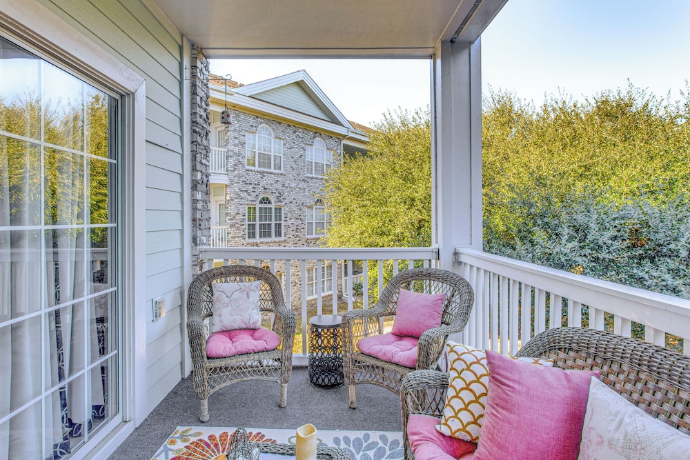 Swim, Putt & Play: Central Condo in Myrtle Beach!