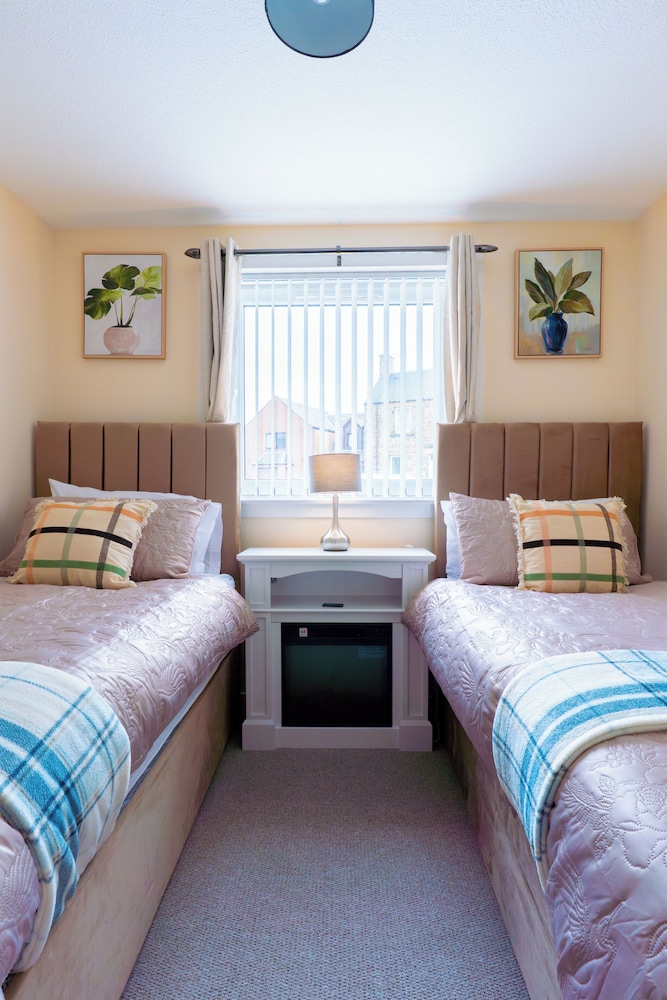 Lovely & Bright 2-Bed Apartment
