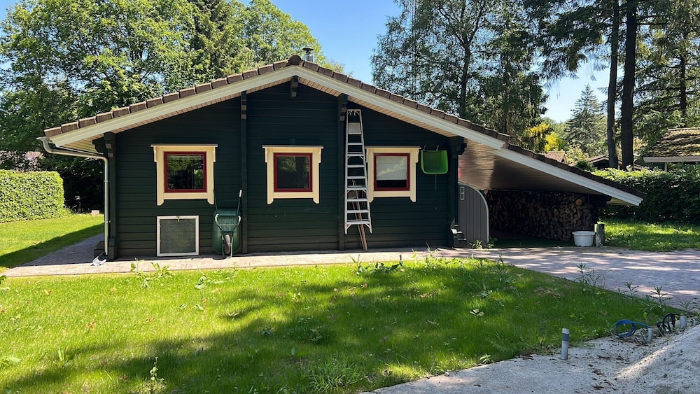 Finnish Chalet with Private Garden & Sauna near Veluwe