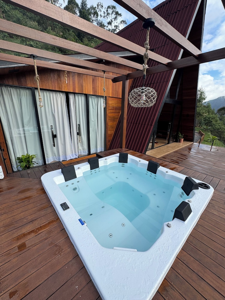 Chalé com Jacuzzi a 8km de Santa Teresa