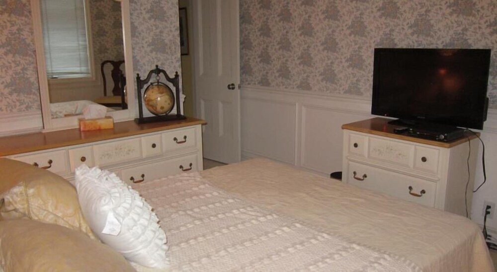 Elegant Cabbagetown - Image 5