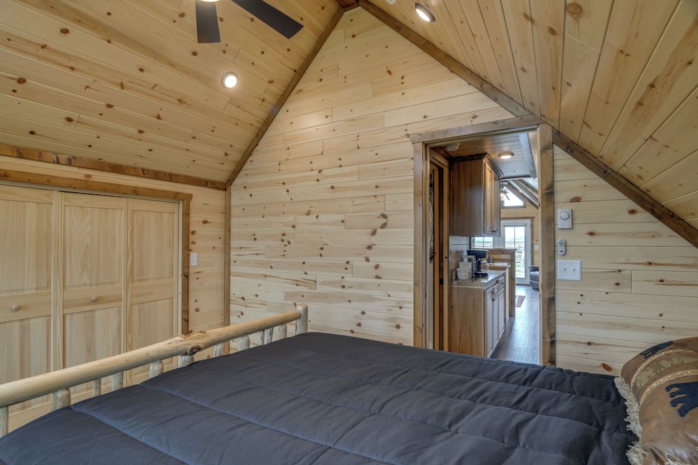 1/2 Mi to Ruby River: Cabin w/ Trail Access!