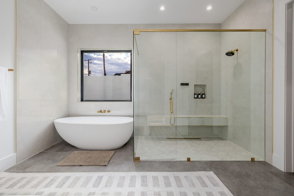 The Carlisle Experience 4 Showers Heated Pool