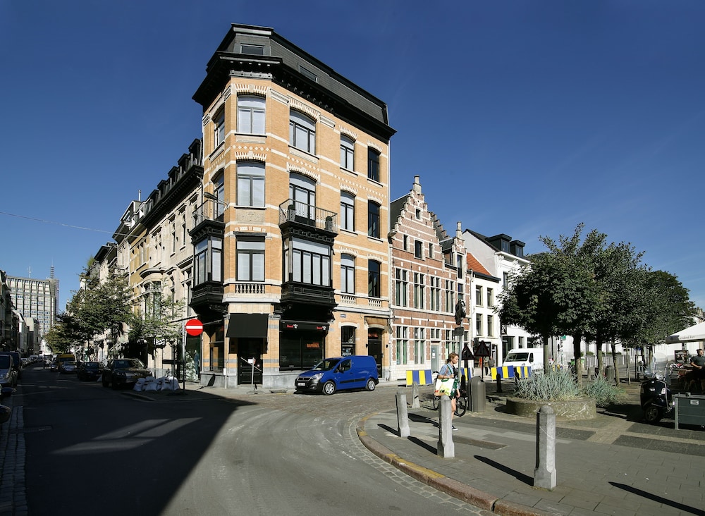 Hotel Raphael Suites - Image 1