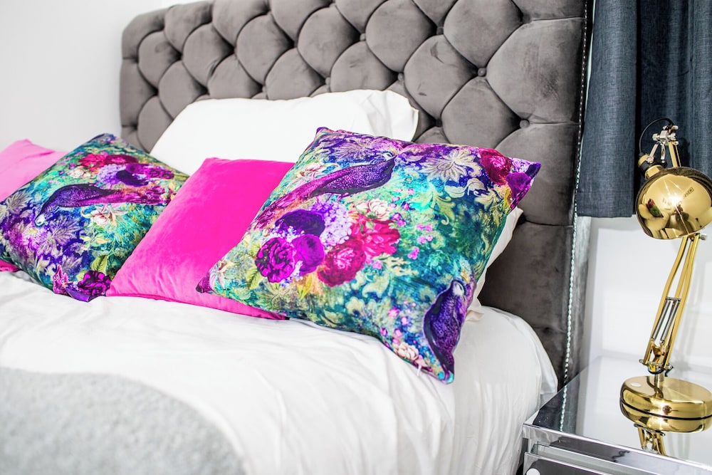 Belfast Bliss Apartment - Modern & Cozy Retreat view 5