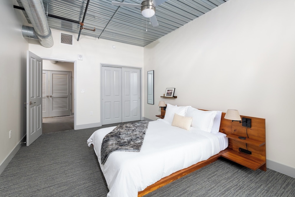 Brewery District Apartment Near Fiserv with Rooftop, Gym, and Parking