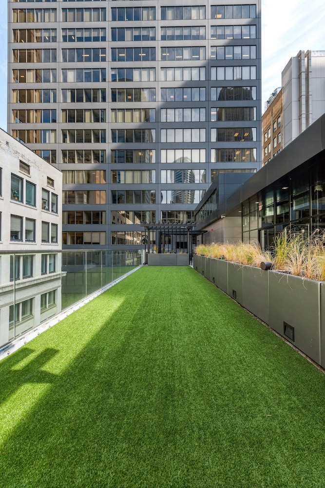 Urban Retreat 2BR Resort Amenities Downtown