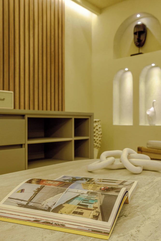 w Chic 2BR w Balcony in Cartagena Historic Center