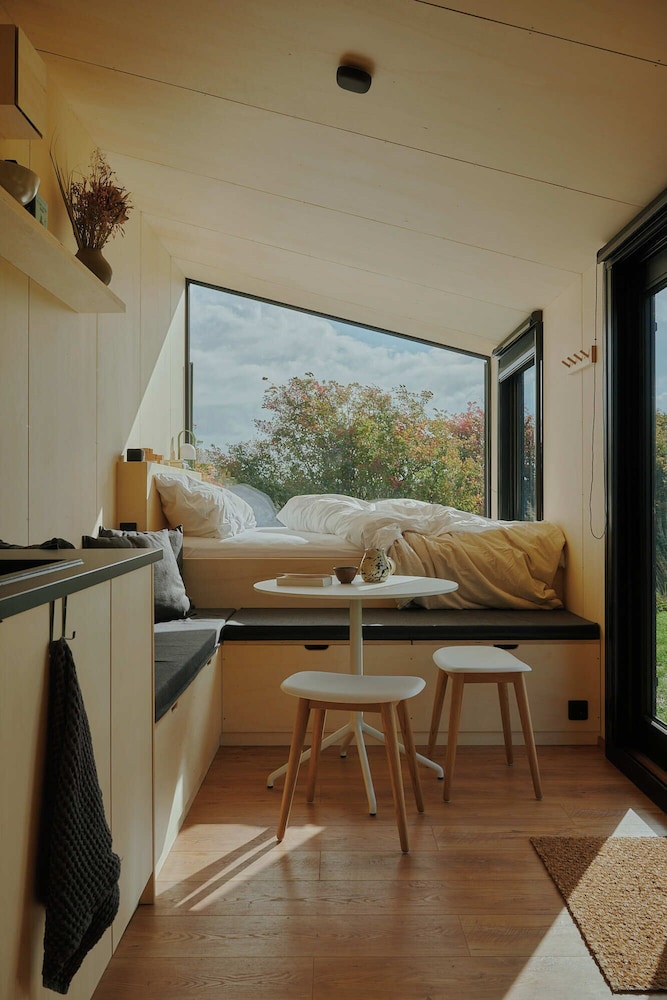 Raus | Cabins mit Feldblick + Saunazugang