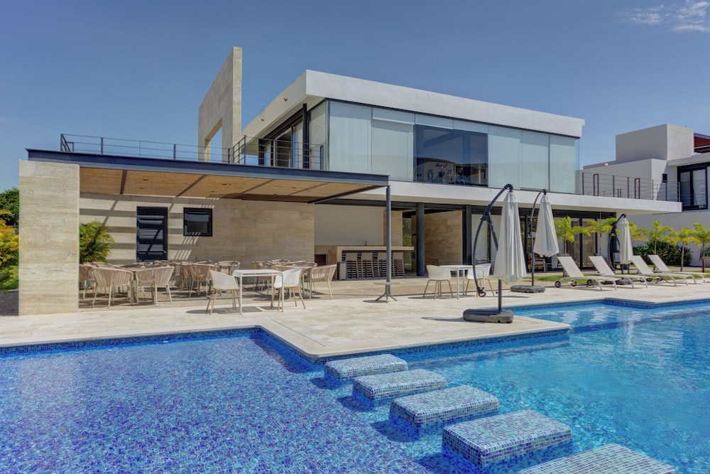 Vista Natura-Luxury Home Near the Beach