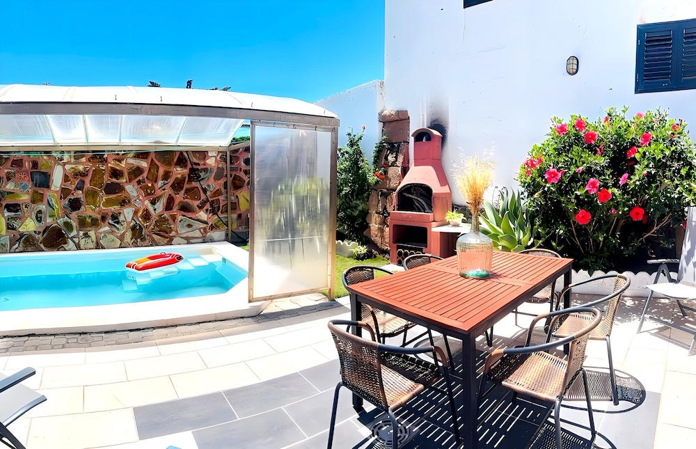Villa Medinilla With Private Pool in Conil