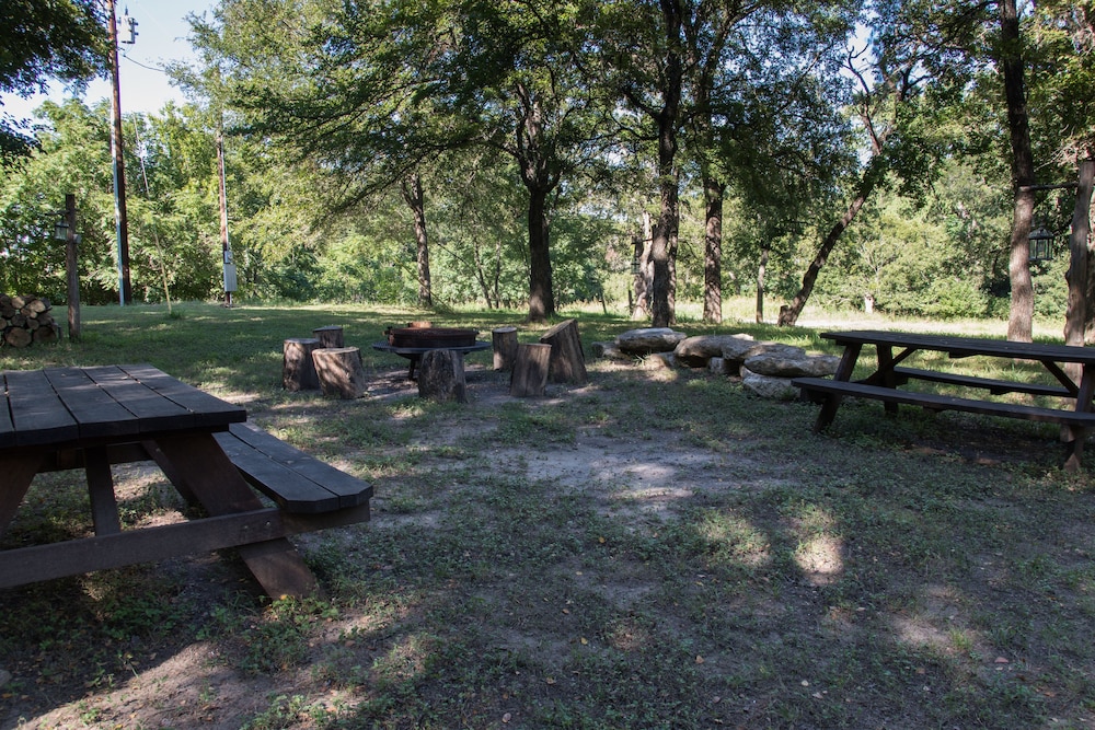 Mendelbaum Winery Guest Cabins