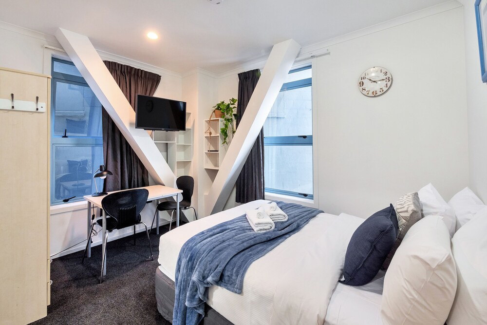 Cute Little Private Studio In the City view 4