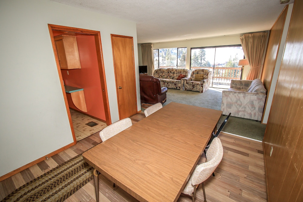 Fenced Somen Cabin within walking distance to the Slopes by RedAwning