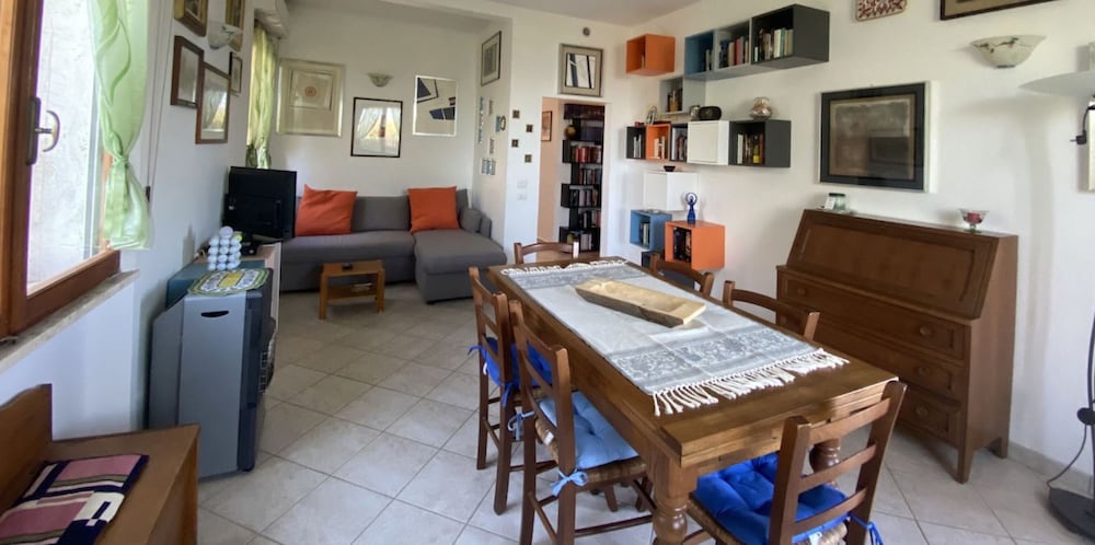 Villa Papini Seafront With 3 Apartments and Garden-rif Papi
