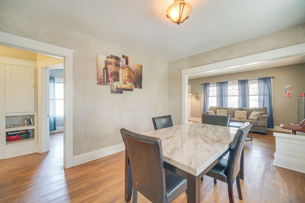 2 Mi to Zoo: Charming Apt w/ Balcony in Cleveland