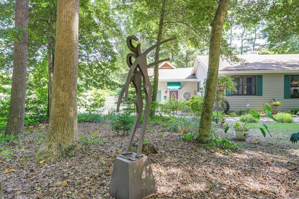 Unique & Artistic Retreat Near Rehoboth Beach!