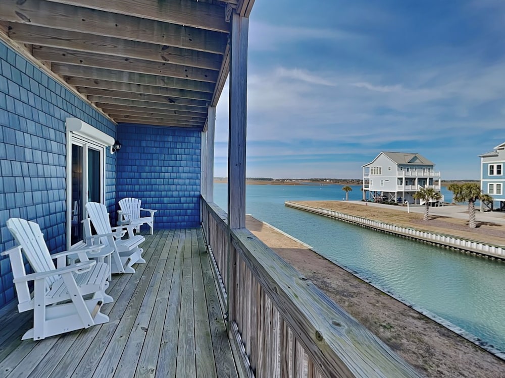 Queens Grant by Topsail Realty
