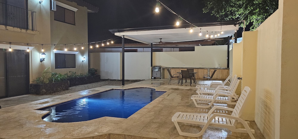 Freshly Updated 3BR With Pool Walk to the Beach Casa Luz de Luna