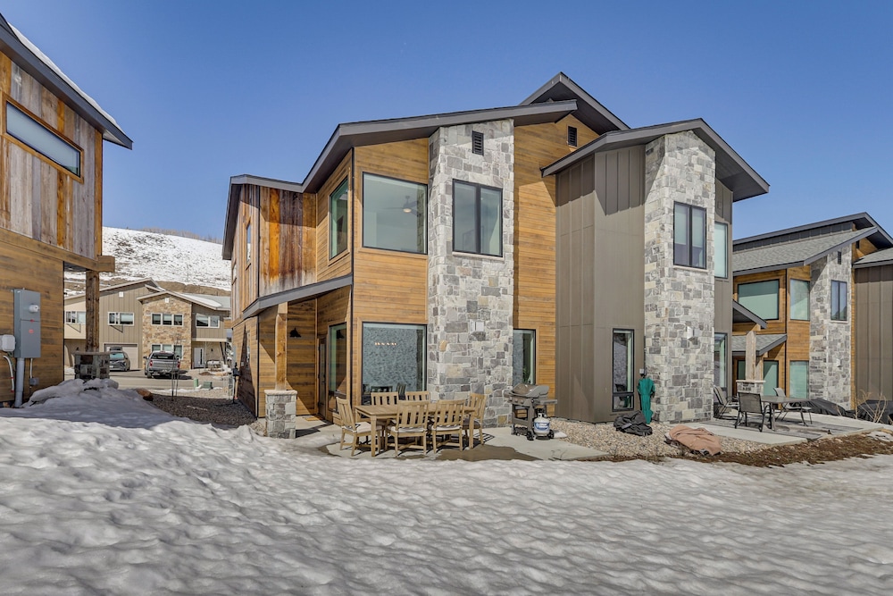 Walk to Ski Lift: Granby Ranch Family Retreat!