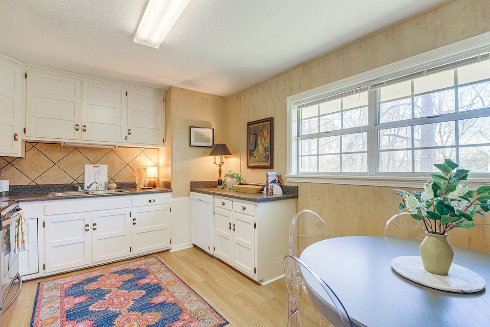 Oxford Getaway: Walk to Oxford Square! - Property Image 11