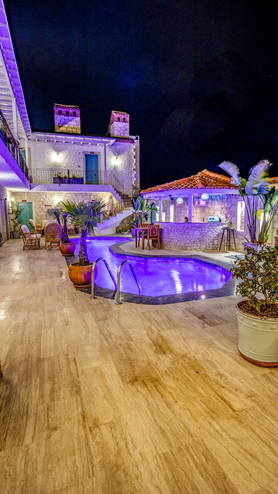 Avlu Alacati Butik Otel - Image 23