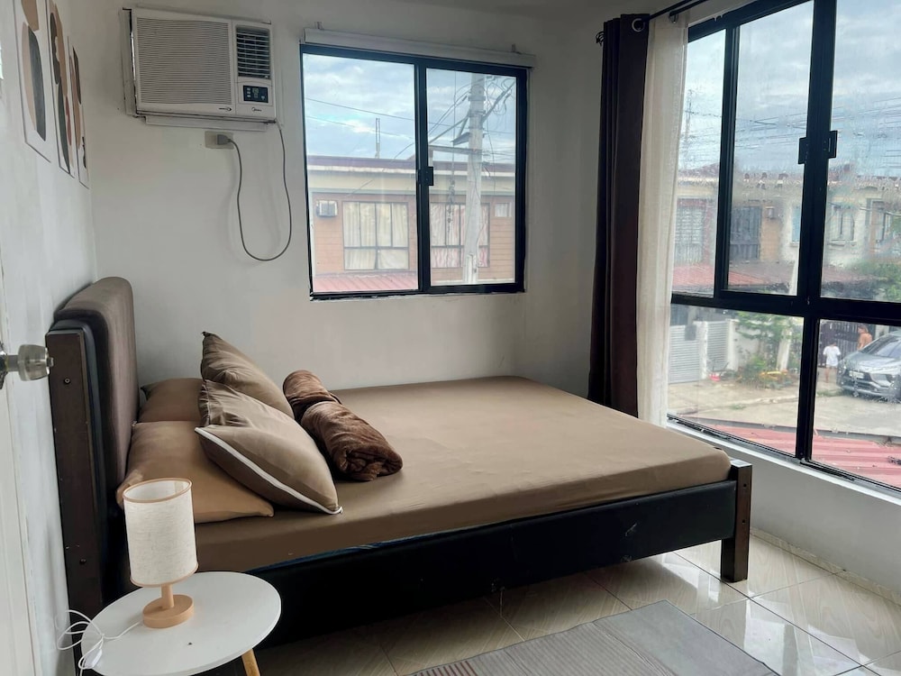 Cozy Holiday Home in San Pablo City for Groups of 8-10