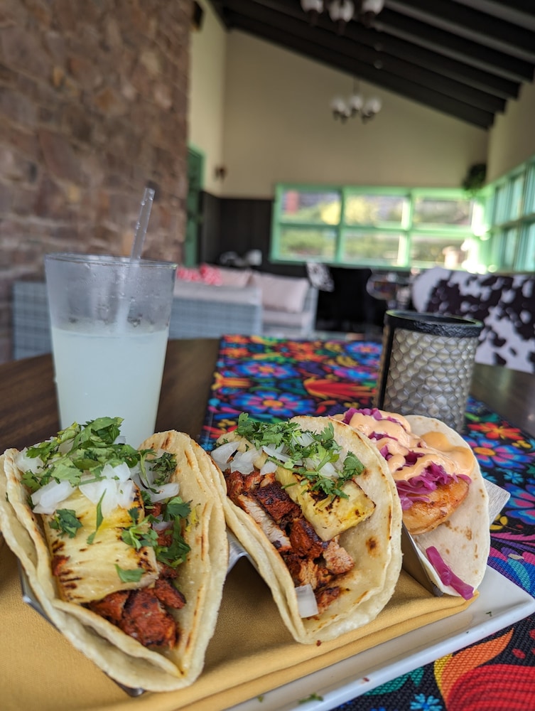 The Lodge Luxury Resort At Lake Harmony - Property Image 1