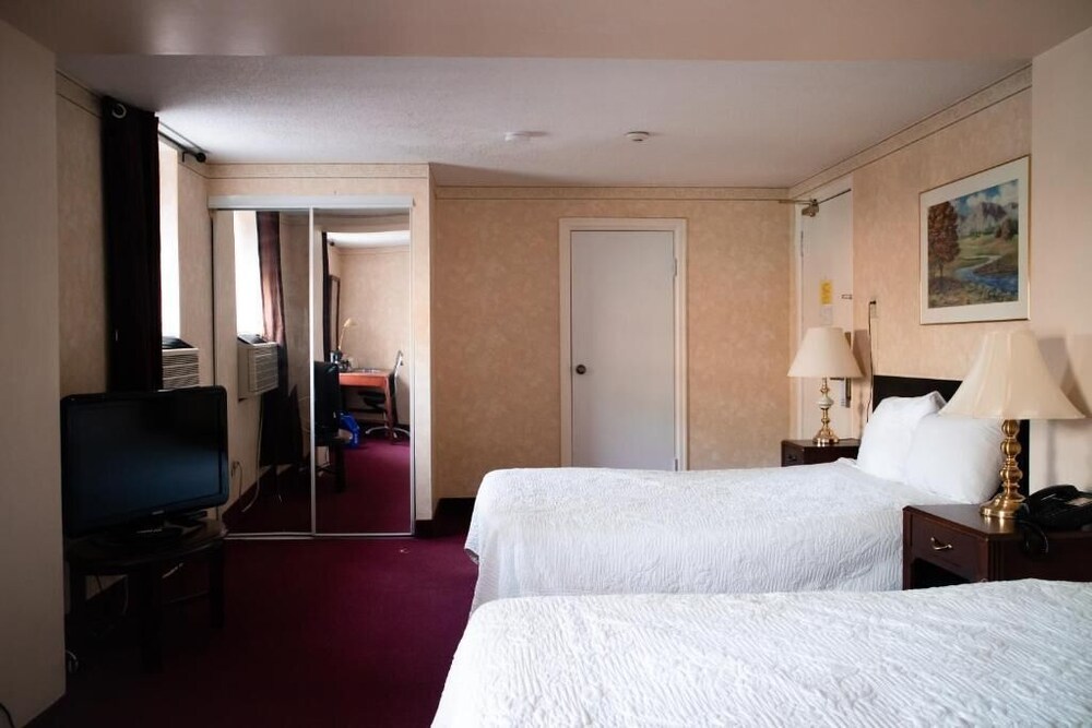 Guelph Vacations - Royal Inn and Suites at Guelph - Property Image 4