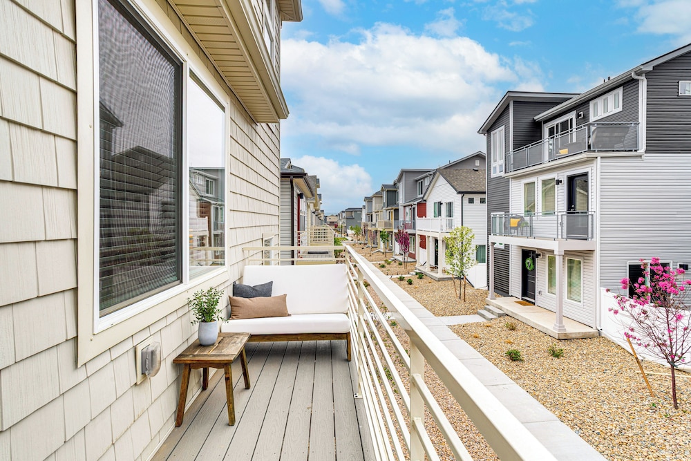 13 Mi to Dtwn Denver: Spacious Home w/ Balcony!