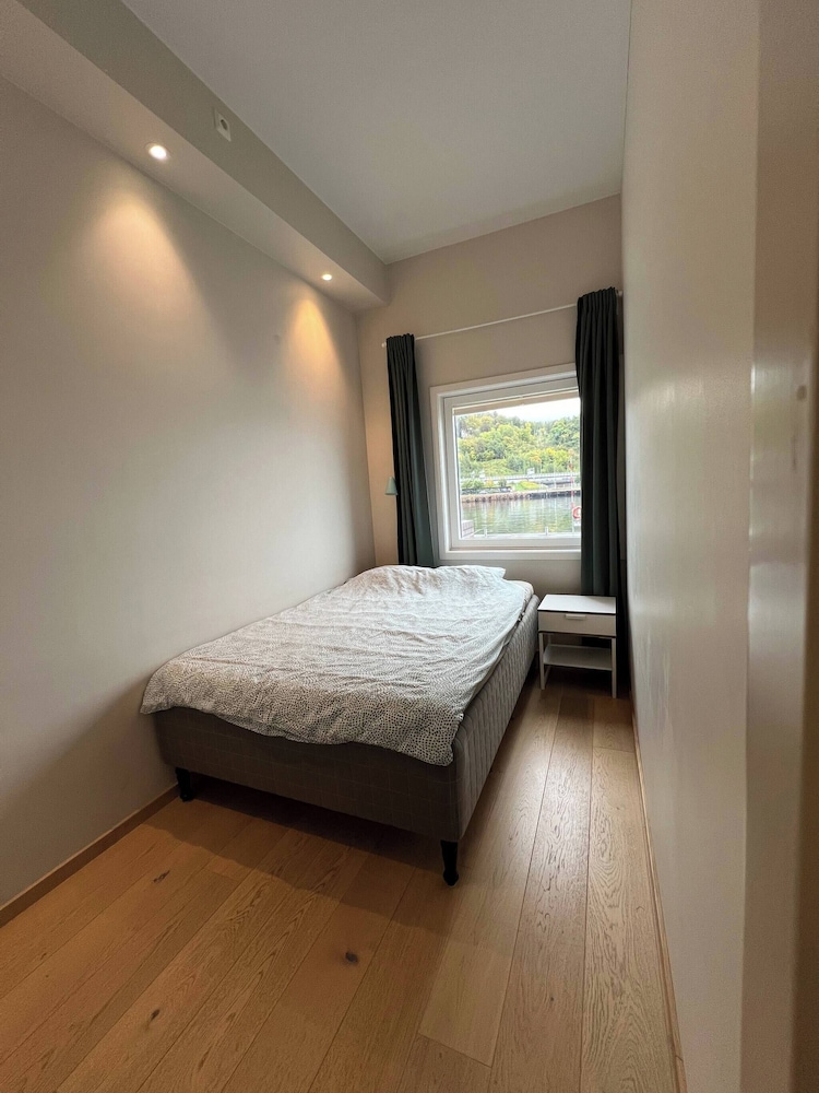 Stylish Seaview 4 Beds Central Apartment Sorenga