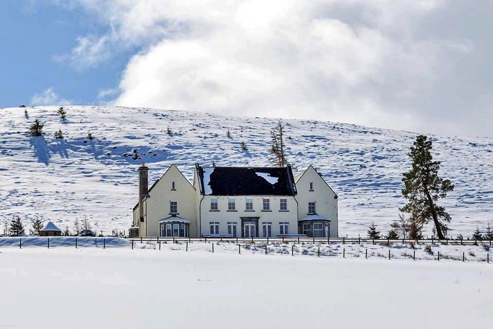 Self-catering Retreat With Pool, hot tub