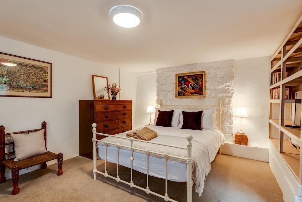 Oxford Vacations - The Summertown Studio 1 Bedroom Kitchenette - Property Image 18