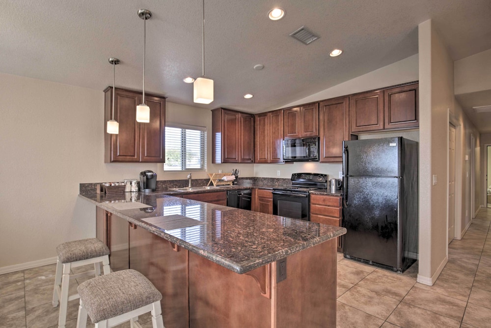 3 Mi to Beach & Boat Launch: Lake Havasu Home!
