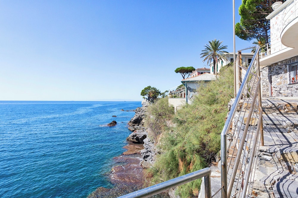 Yellow Suite sul Lungomare di Recco